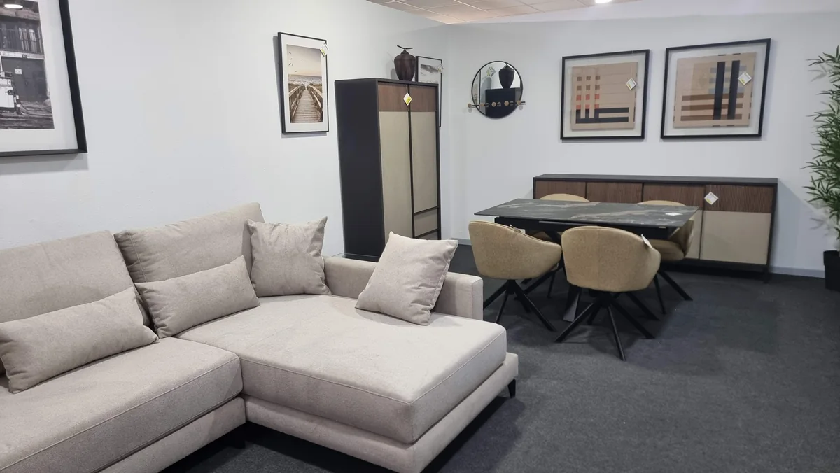Exposición de muebles y comedor en Centrogar Fuerteventura