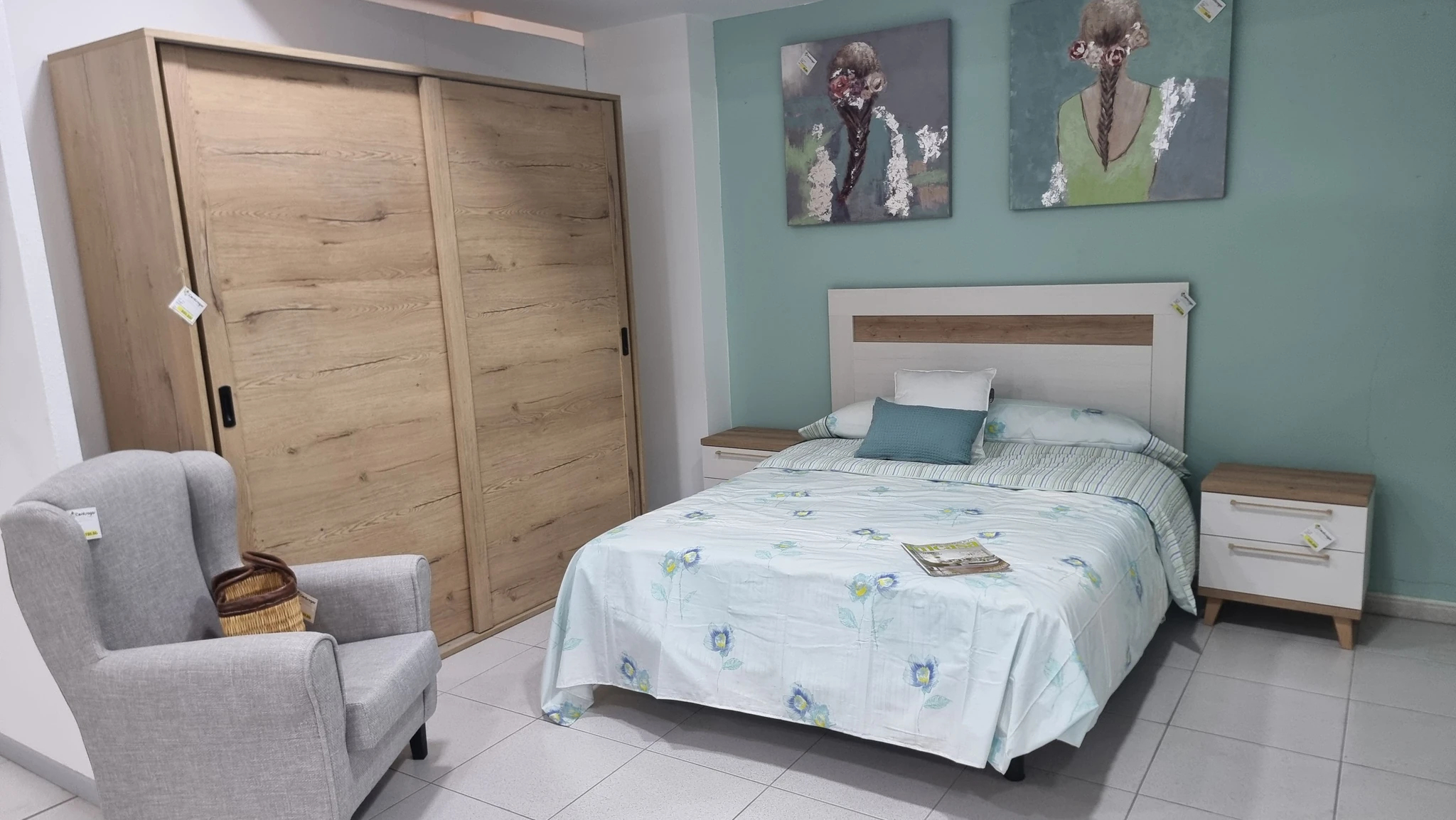 Dormitorio con armario y muebles coordinados en Centrogar