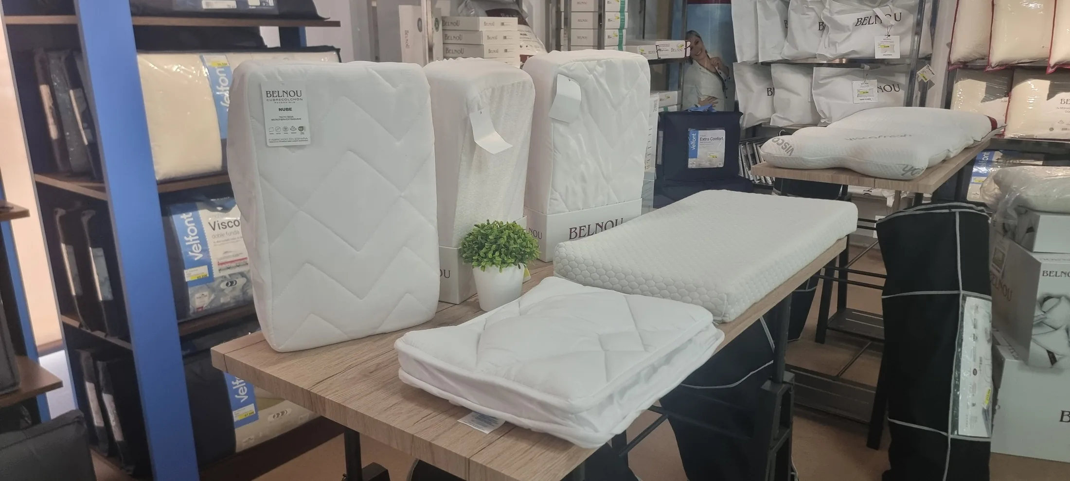 Muestras de descanso, almohadas y cubrecolchones en la exposición de Centrogar.