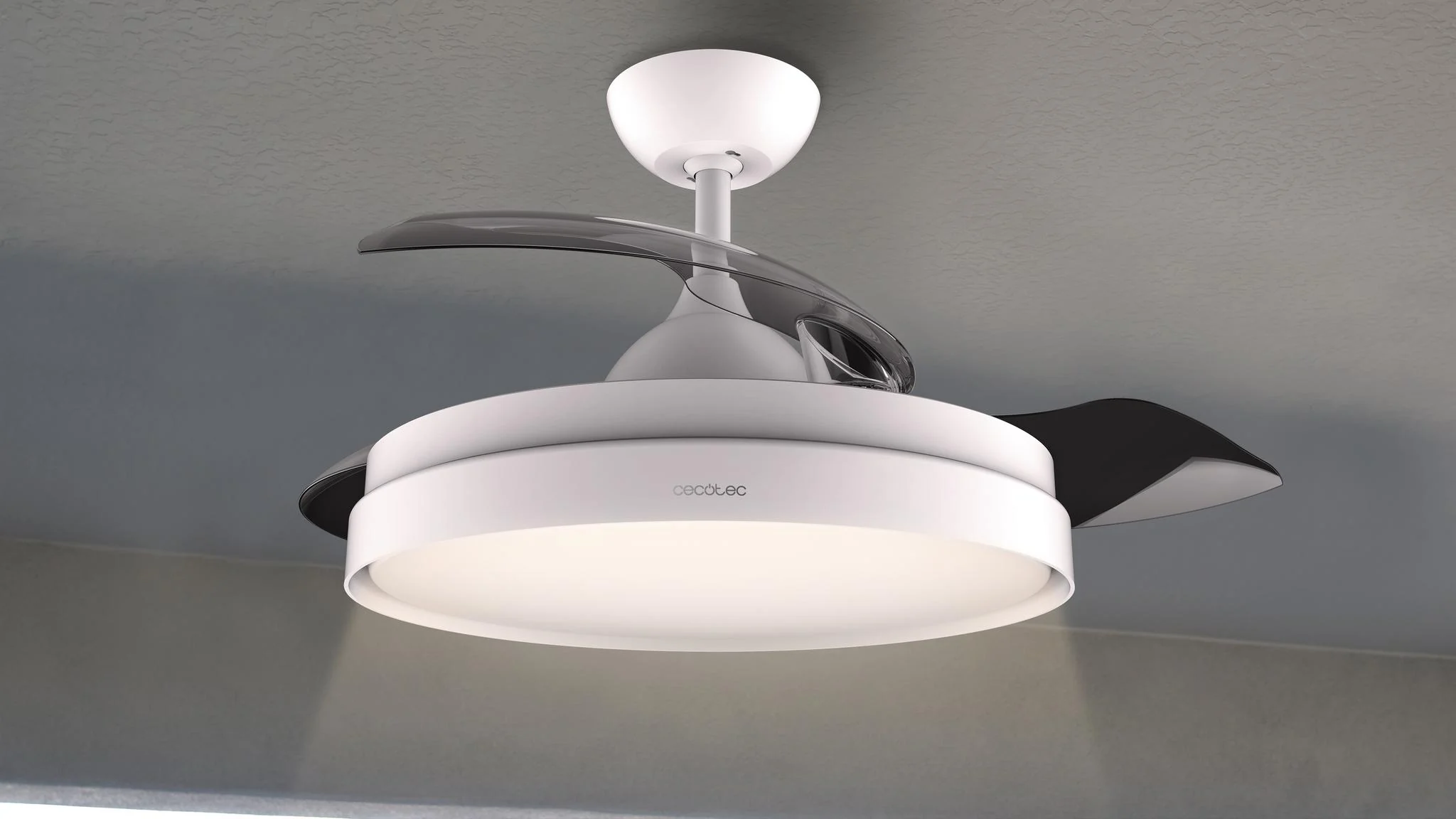 Diseño de ventilador de techo Cecotec en imagen comercial del fabricante